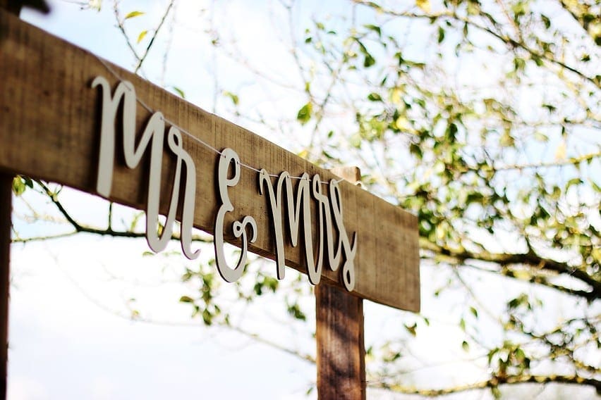 Mr and Mrs Sign Mr and Mrs Sign